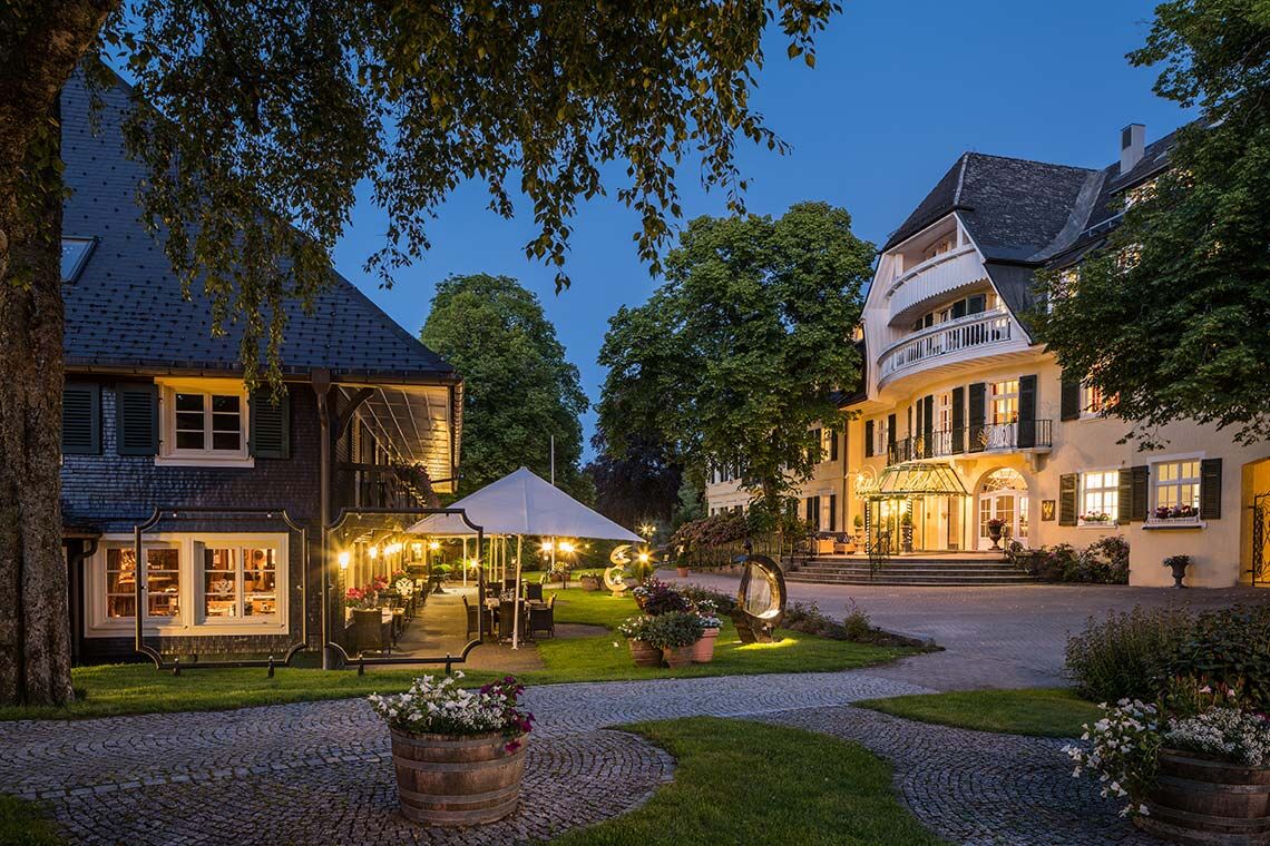 Parkhotel Adler Außenansichten Schwarzwaldhaus 1639 und Haupthaus 1890